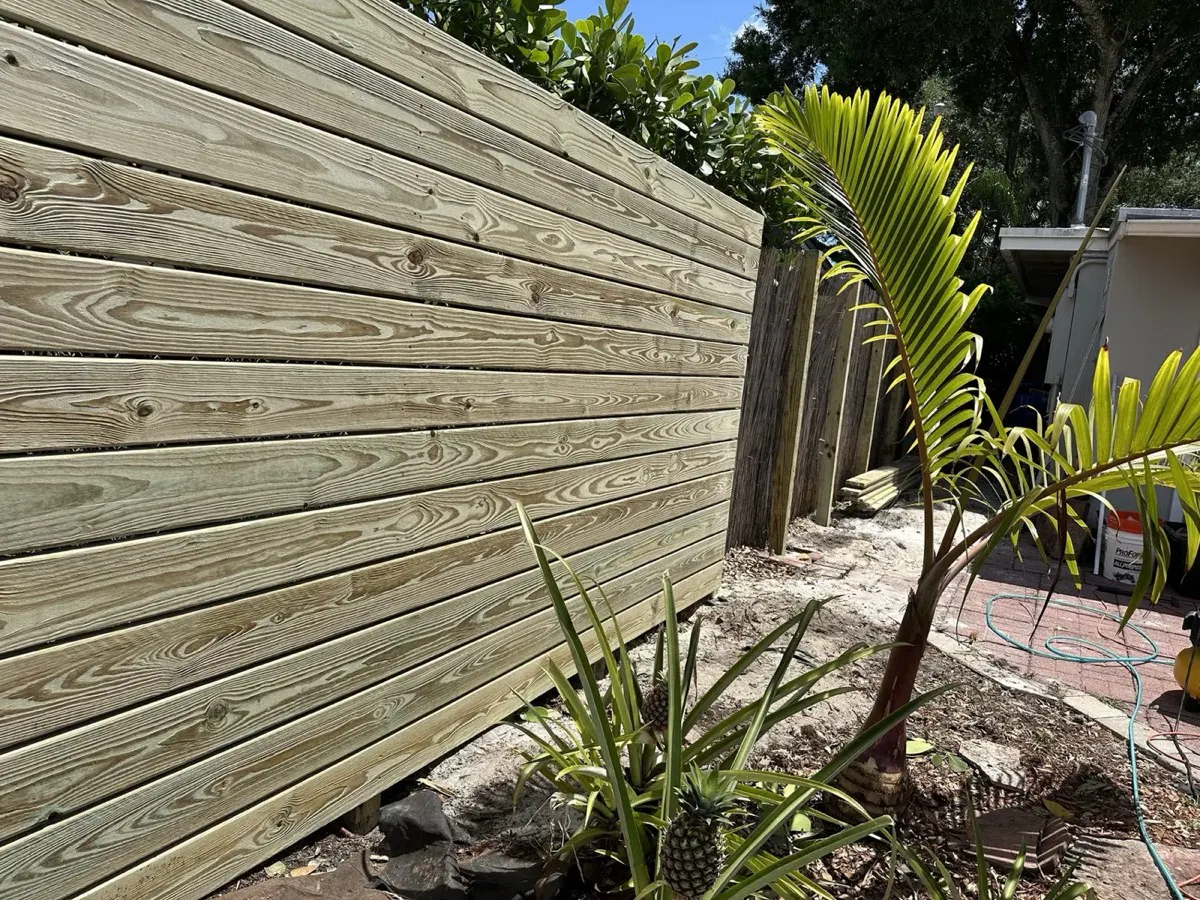 Horizontal wood fence in Hollywood, FL
